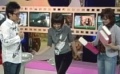 爱拍演播室小涵搭戏小飞 挑战“纯情”男主角