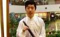 维嘉变身“武林高手” 开武馆招生对顾客趣味测试