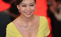 百合奖红毯大牌云集 巩新亮低胸装“豪放”秀美胸