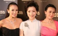 章子怡著抹胸短裙妖嬈出席活動 與劉嘉玲夏日爭艷