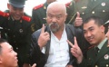 李琦送电影进军营 穿军装和战士们“疯狂”大合影