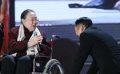 首映周润发“跪拜”孔子后人 笑言自己“很有种”