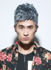 李奔