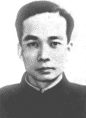 何士德