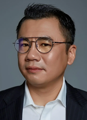 闫强