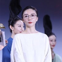 周莉亞