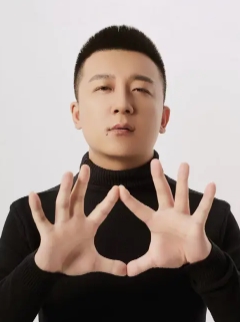李超龙