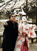 逃过一劫！鲍亚雄扑救未将球打远，随后柔佛球员空门补射击中横梁