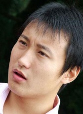 黄炜