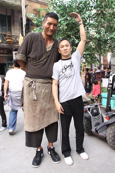 巴特尔《十月围城》卖臭豆腐"暴揍"谢霆锋(4)_华语_电影网_1905.com