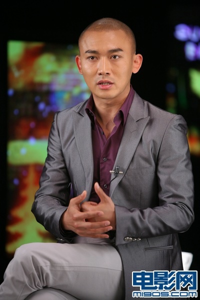 聂远版唐僧赤膊上阵 录光影星播客爱妻不离左右