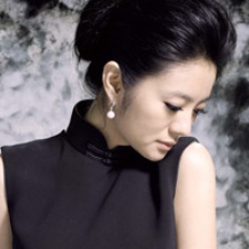 安以軒身穿旗袍上演絕代佳人 氣質(zhì)優(yōu)雅惹人愛