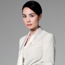 王菲新年首登《时装》封面 中性酷感尽展优雅