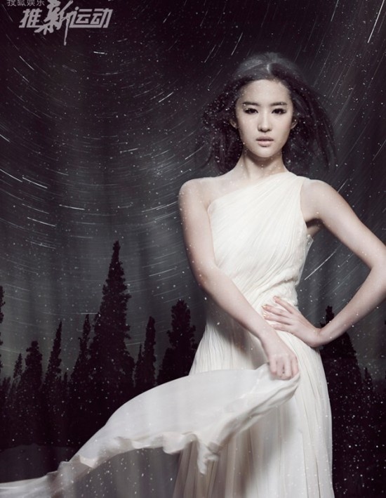 刘亦菲白衣飘飘演冰雪公主 清澈双眸展纯净诱