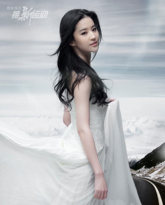刘亦菲白衣飘飘演冰雪公主 清澈双眸展纯净诱