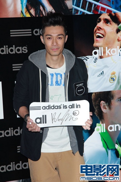 赌王千金何超云大骂周柏豪 称被利用要划清界