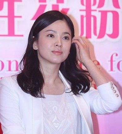 [图]宋慧乔现身北京忙代言 避谈与玄彬分手事件