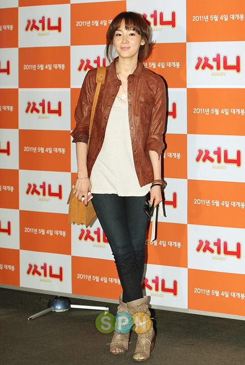 《阳光姐妹淘》举行试映会 崔智友率众星捧场