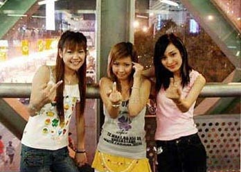 杨幂竖中指行为粗鲁 昔日<em>小太妹</em>不雅照流出_