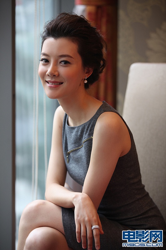 车晓复古盘发清新自然随拍 淡雅气质典雅脱俗