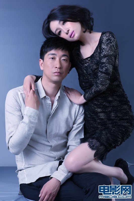 在影片中,秦海璐与王千源这两个曾经有过失败婚姻的中年人,日久生情