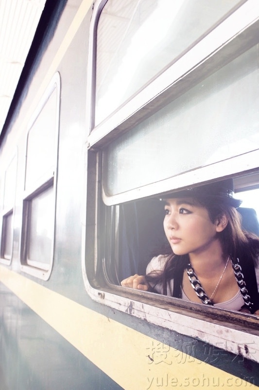 杨紫演文艺电影酷感十足 展音乐少女复古风情