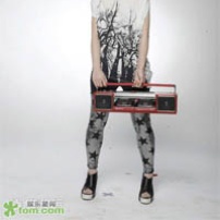 曾轶可登音乐杂志封面 演绎摇滚雅痞征服孩子气