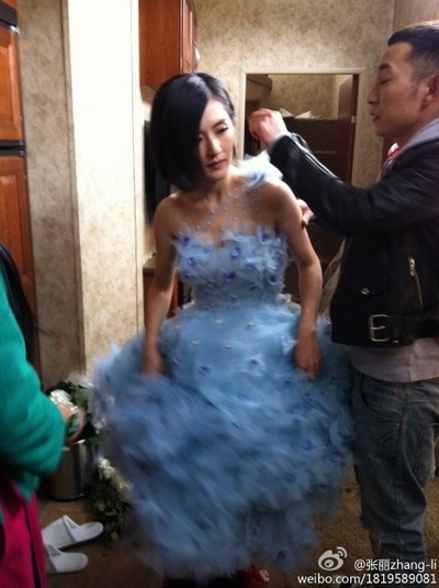 谢娜结婚穿的蓝色婚纱_张杰和谢娜结婚穿粉色婚纱了吗