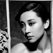 苗圃曝光全新概念写真 诠释黑白世界丰满与缺憾