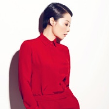 袁莉封面寫(xiě)真展秋冬時(shí)髦形象 婉約貴氣風(fēng)十足