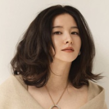 李英愛時(shí)尚寫真曝光 發(fā)型蓬松展高貴優(yōu)雅氣質(zhì)