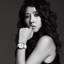 韓星金善雅拍手表廣告大片 煙熏妝眼神迷離魅惑