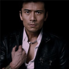 唐文龍硬漢造型拍雜志 眼神犀利盡展狂野魅力