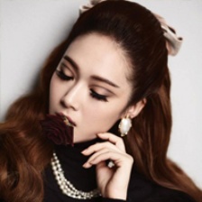 少女时代Jessica拍写真 烟熏妆复古女神范儿足