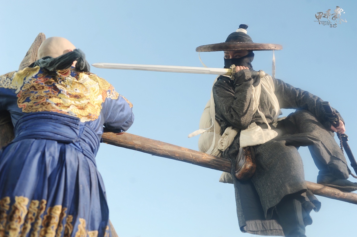 周迅就凭《大魔术师》,《龙门飞甲》一文一武两部大热电影中尽展新一