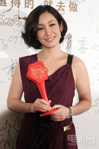 周笔畅笑谈李宇春拍感情戏 孙红雷获大奖忙闪人 ...