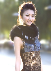 景甜登时尚杂志封面 甜美小妞蜕变成熟显优雅