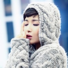 實力女星黃曼冬日街頭寫真 俏皮短發(fā)清爽出鏡