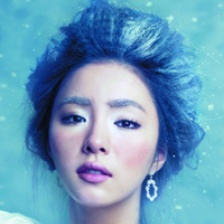韓星申世京最新大片 露事業(yè)線變冷艷冰之女王