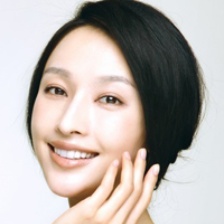 张俪颠覆往日性感造型 拍写真清新如氧气美女