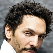 《豪门生死恋》希思黎曝写真 性感眼神魅惑十足