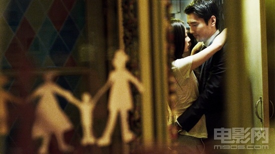 《爱》片场除夜掀秘 赵蘅鹤裙素舞情挑赵又廷