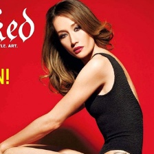 Maggie Q“高開叉”超性感拍大片 大秀臀部紋身
