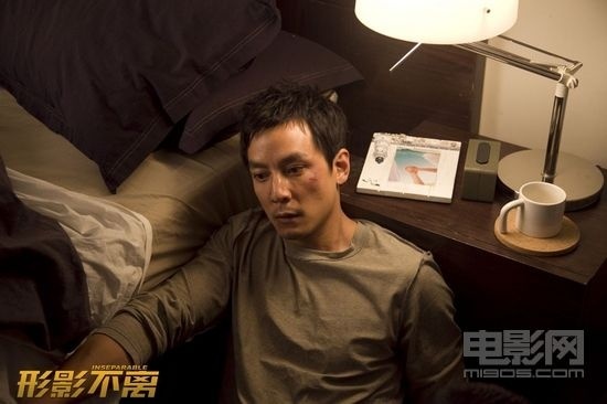 "美男子"吴彦祖在片中狼狈不堪