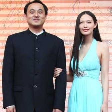 趙寧宇中山裝亮相精神煥發(fā) 笑容滿面書生氣十足