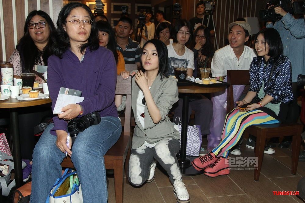 范晓萱为妈妈办发片会奉大礼 母女情深羡煞旁人