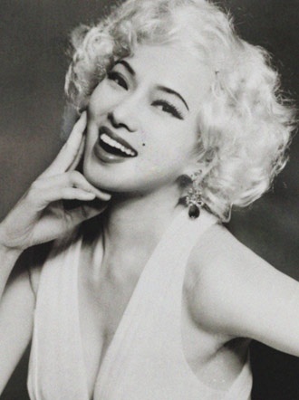 伊能静经典造型致敬金棕榈 神似赫本魅力依然