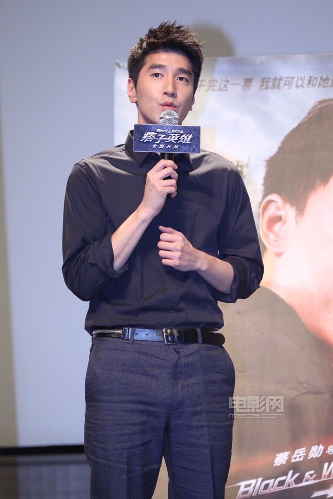 赵又廷6月11日现身北京电影学院,与大学生交流自己的新片《痞子英雄》