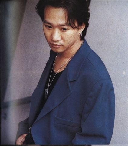 Beyond三子祭奠黄家驹逝世19周年 众网友悼念