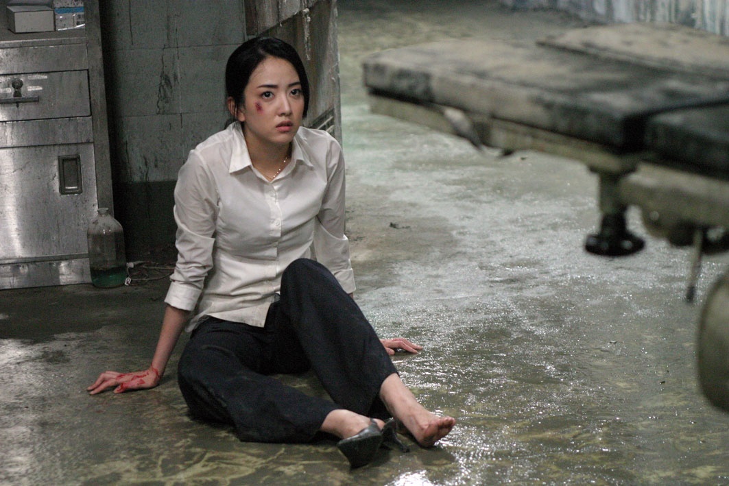 横抱扛昏迷美女图片_昏迷横抱和迷扛昏睡_昏迷横抱 ...